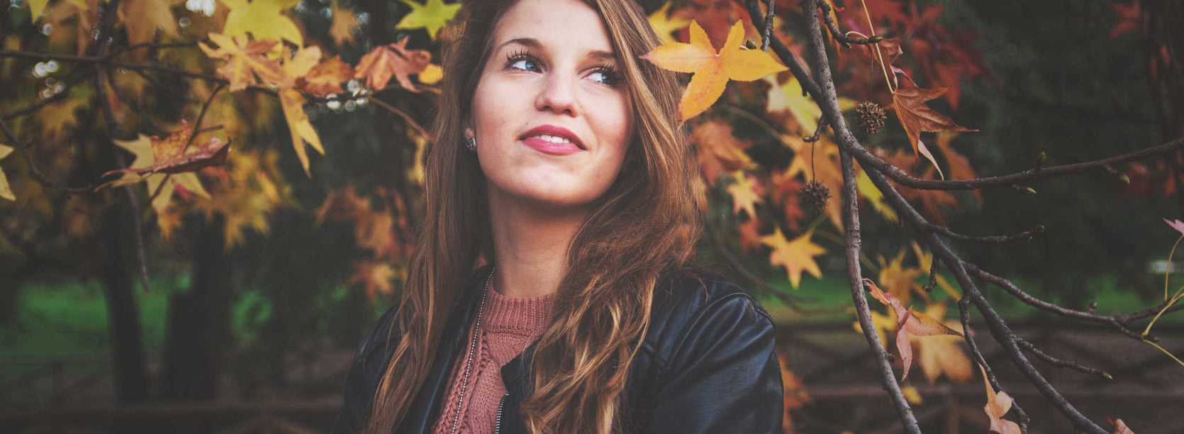 6 gesti quotidiani per mantenere i capelli sani in autunno