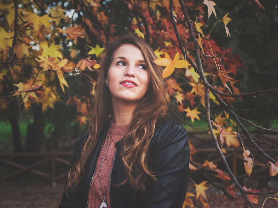 6 gesti quotidiani per mantenere i capelli sani in autunno